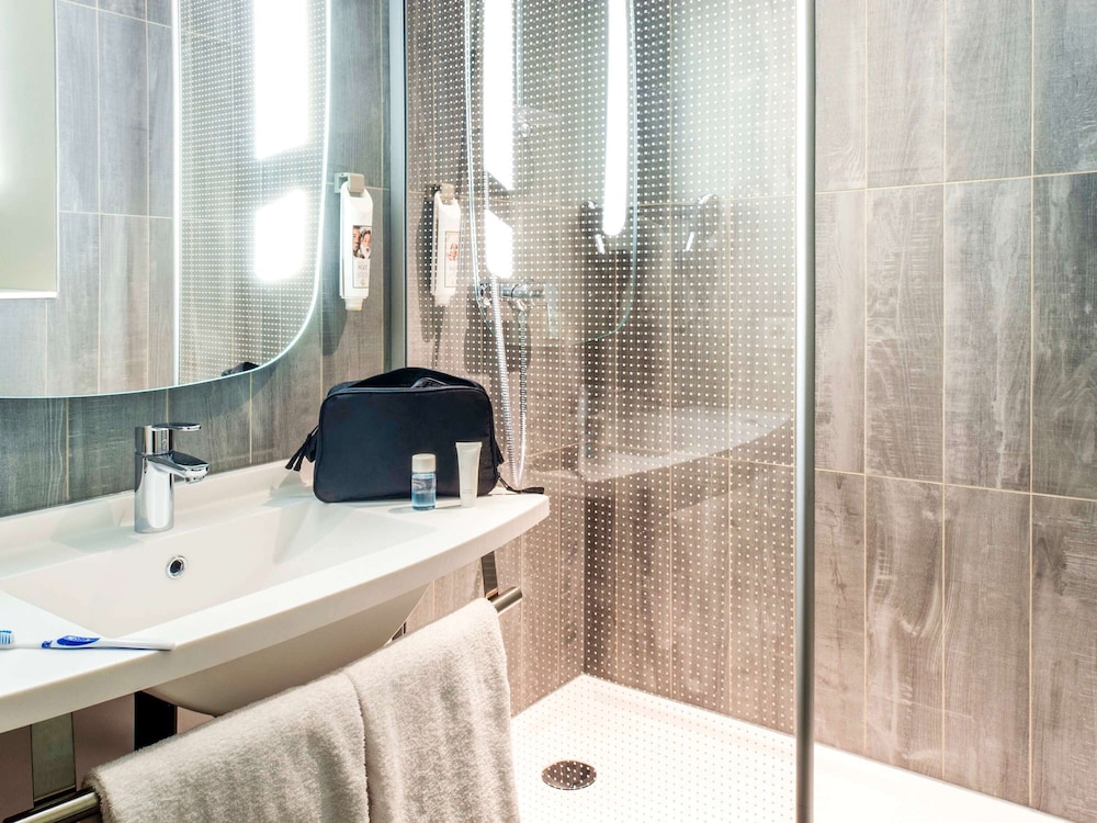 Hôtel ibis Paris Gare du Nord la Fayette 10ème 12