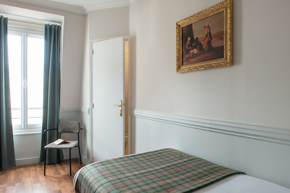 de la Porte Doree 10