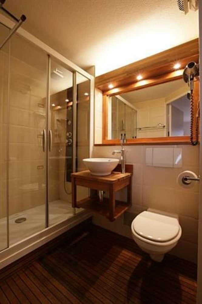 Green Hotels Parc des Expositions 16