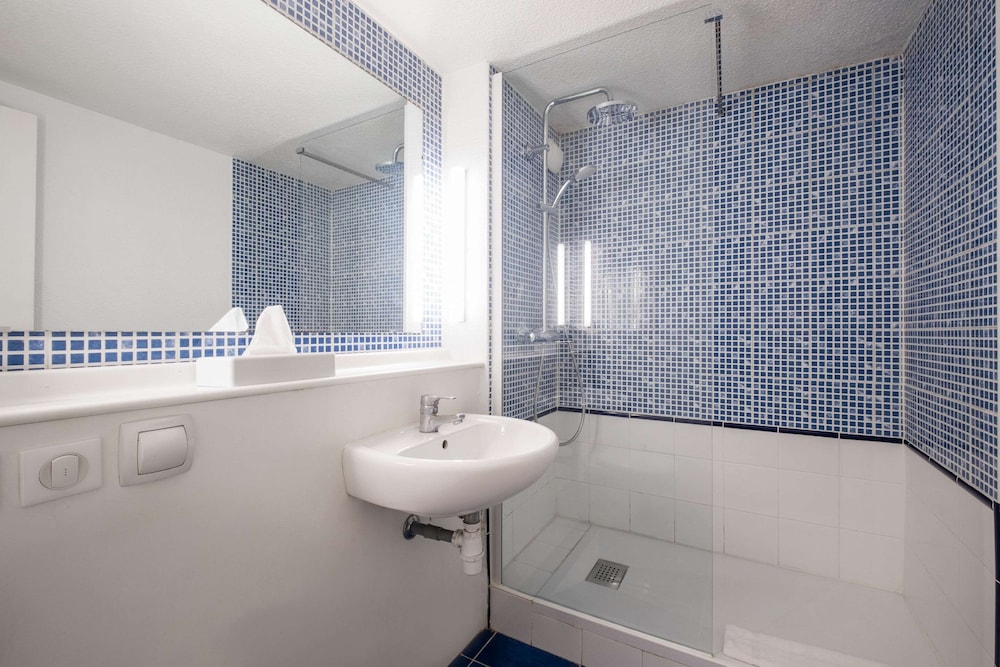 Comfort Hotel Rungis - Orly 17