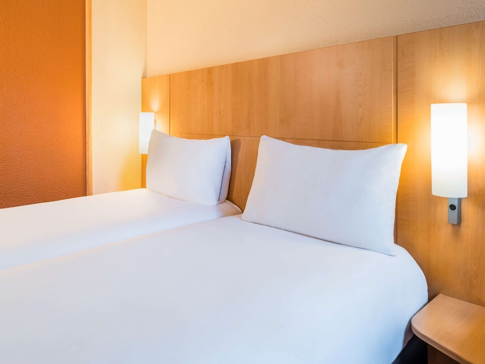 Hôtel ibis Paris Pont de Suresnes 18