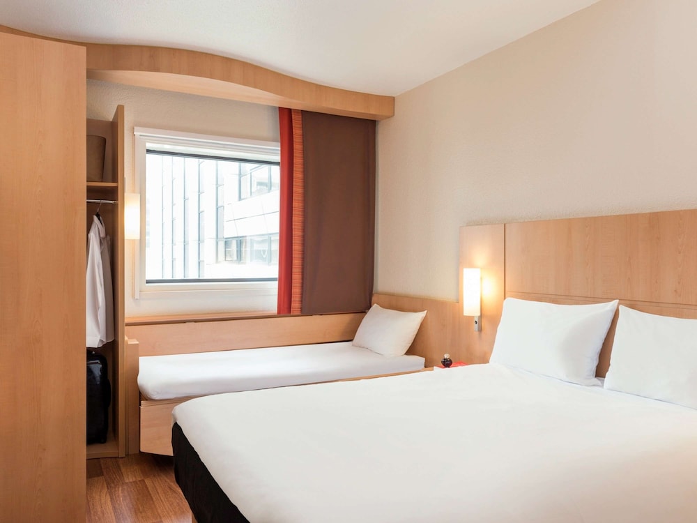 Hôtel ibis Paris Pont de Suresnes 6