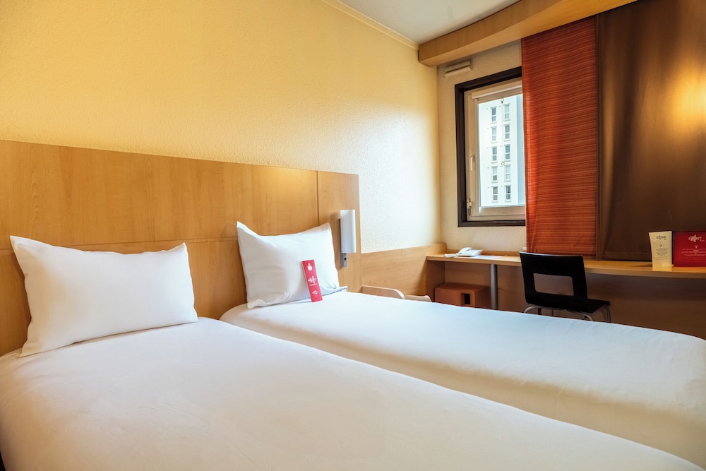 Hôtel ibis Paris Pont de Suresnes 11