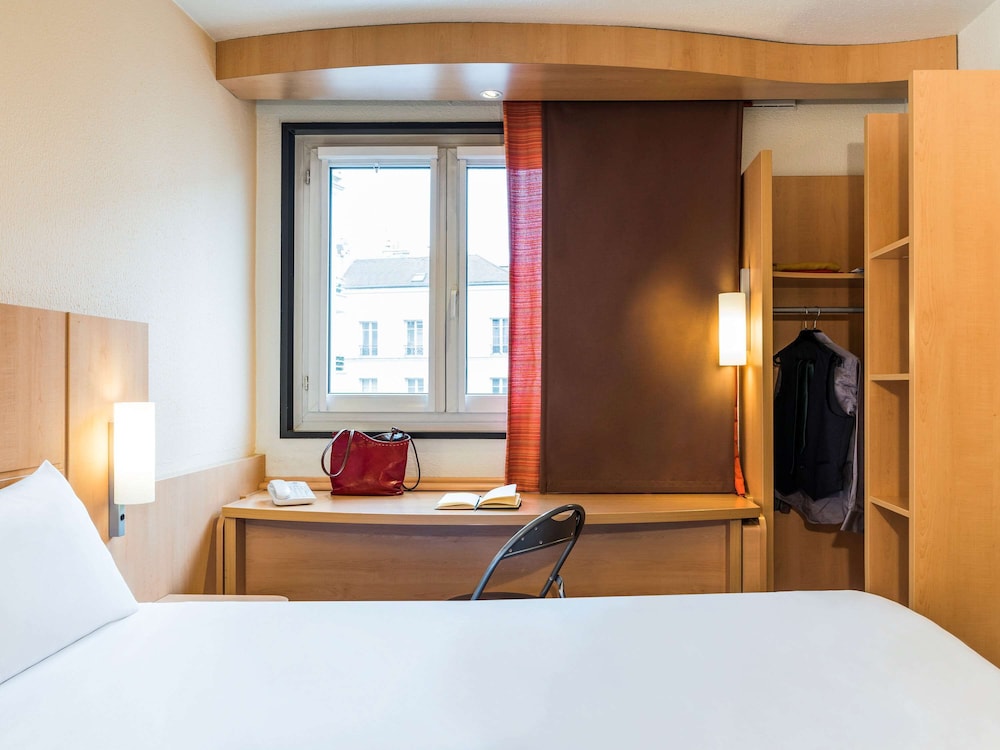 Hôtel ibis Paris Pont de Suresnes 14