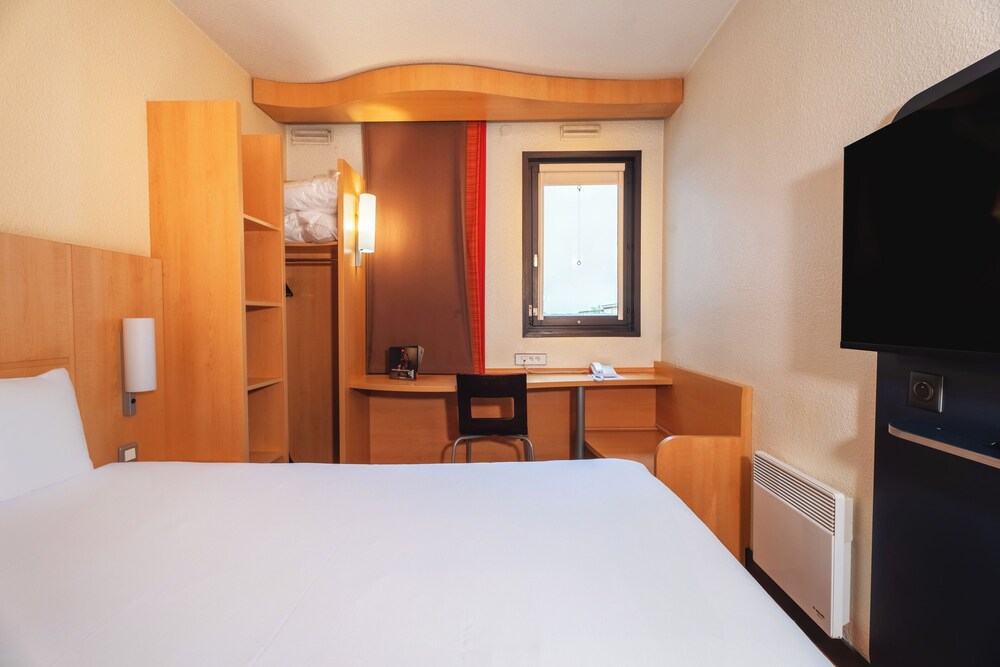 Hôtel ibis Paris Pont de Suresnes 10