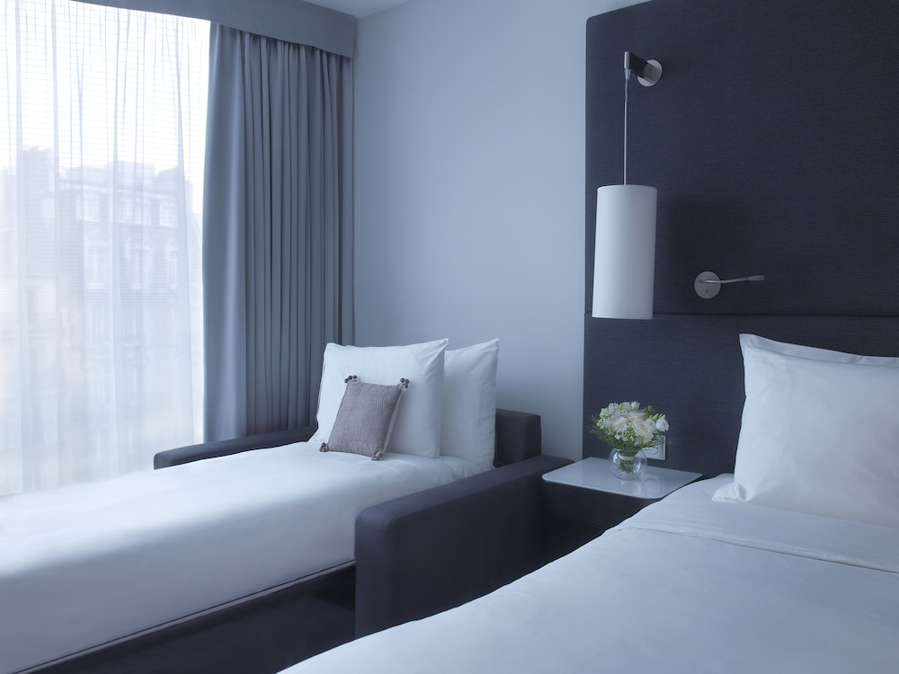 Renaissance Paris Arc de Triomphe Hotel 19