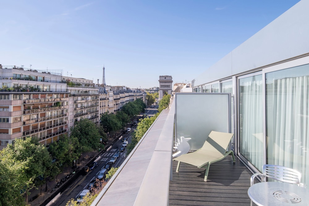 Renaissance Paris Arc de Triomphe Hotel 1