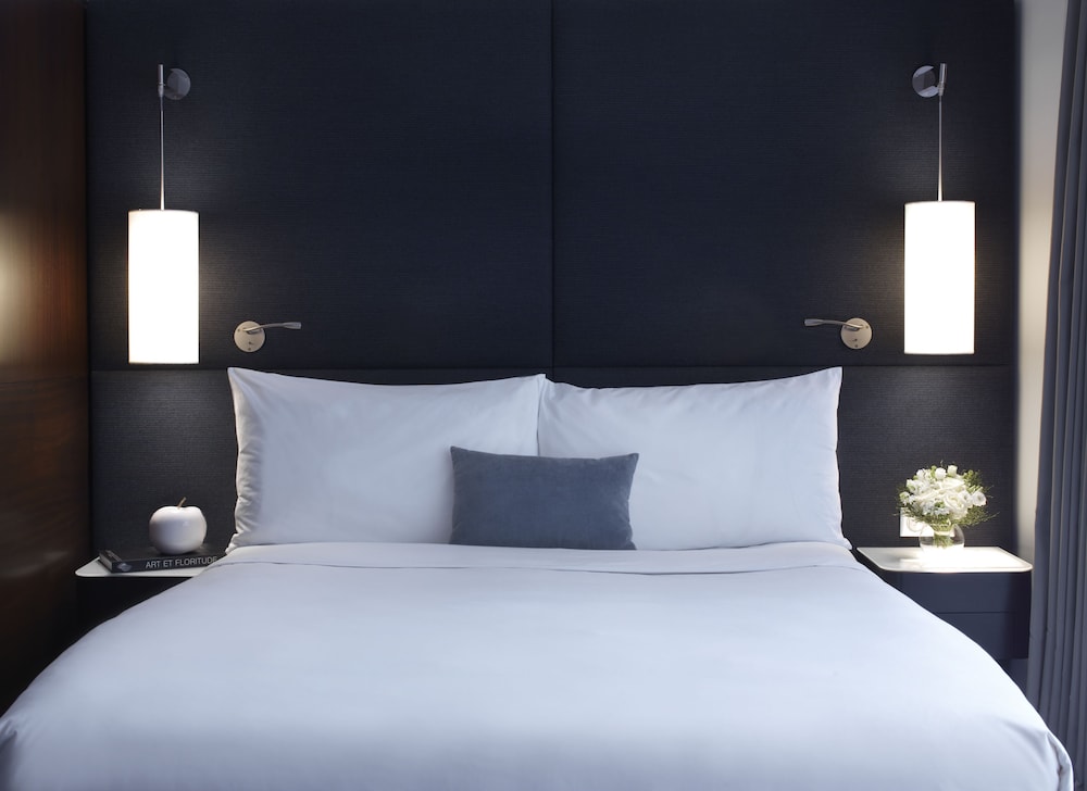 Renaissance Paris Arc de Triomphe Hotel 10