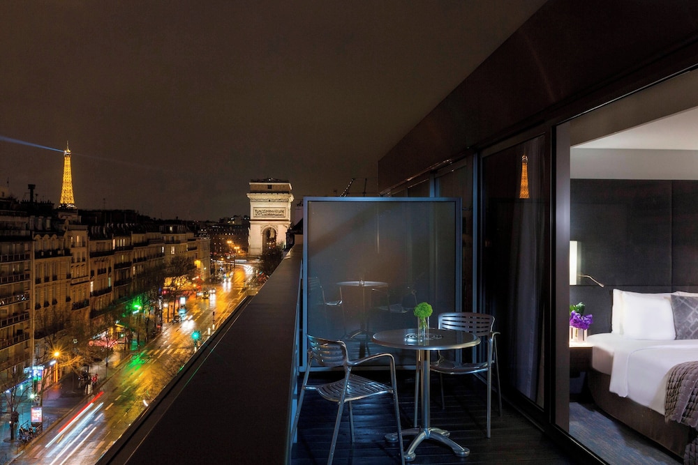 Renaissance Paris Arc de Triomphe Hotel 15