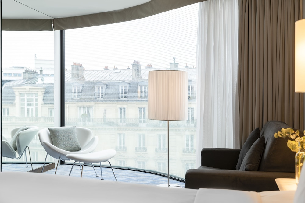 Renaissance Paris Arc de Triomphe Hotel 18