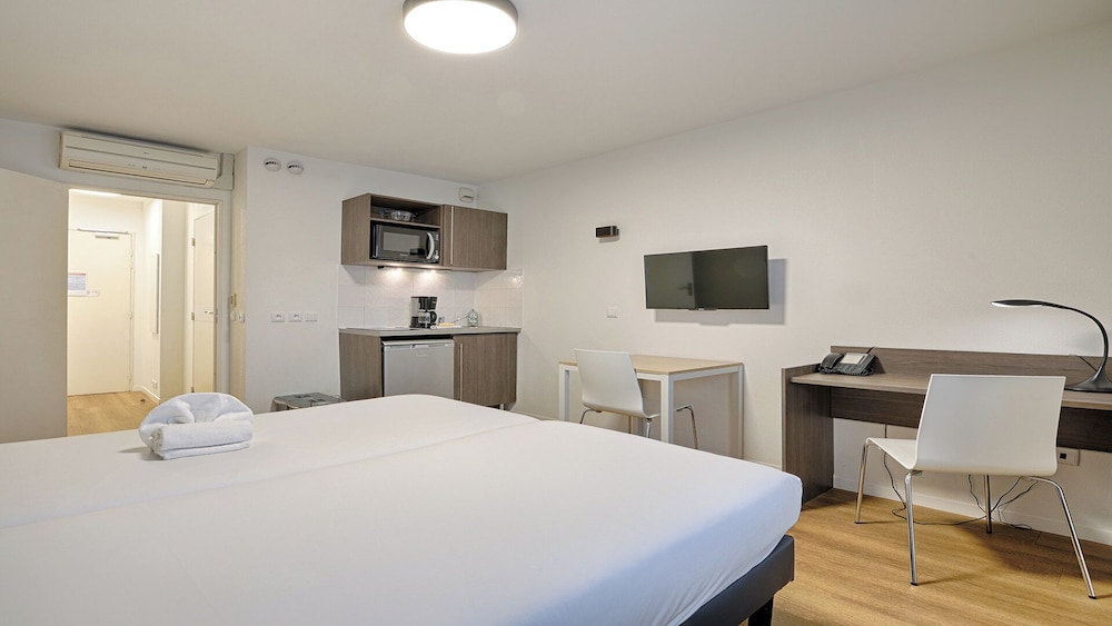 Vacancéole Aparthotel Paris Quai de Marne 18