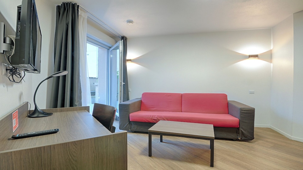 Vacancéole Aparthotel Paris Quai de Marne 9