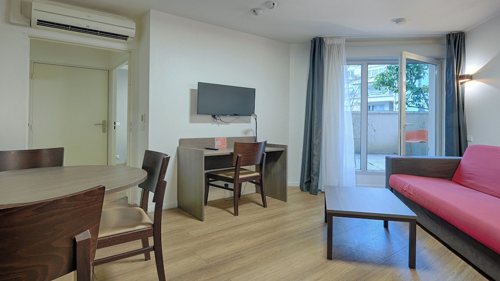 Vacancéole Aparthotel Paris Quai de Marne 12