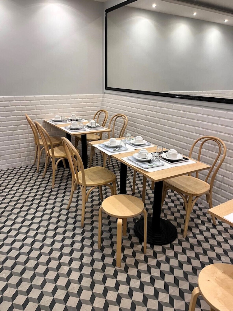 Hipotel Paris Voltaire Bastille 19
