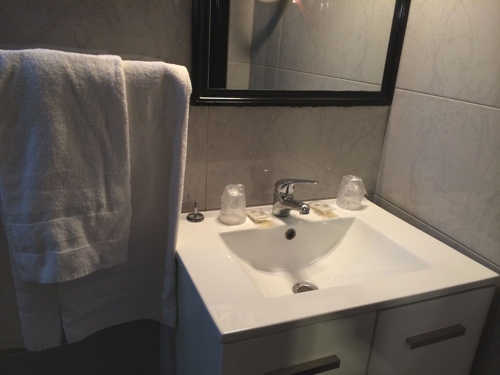 Hipotel Paris Voltaire Bastille 9