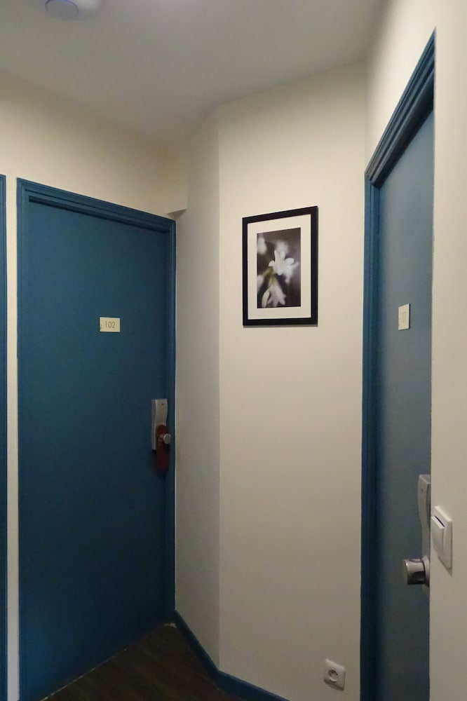 Hipotel Paris Voltaire Bastille 17