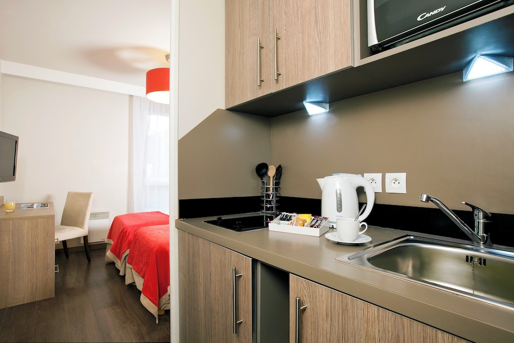 Residhome Paris-Guyancourt 16