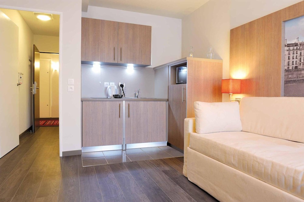 Residhome Paris-Guyancourt 15
