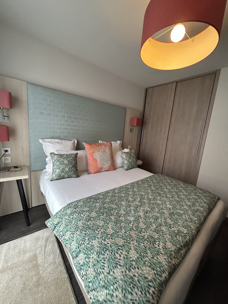 Residhome Paris-Guyancourt 10