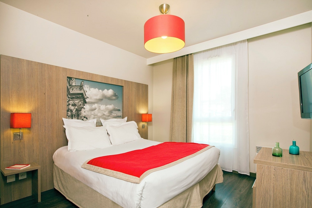Residhome Paris-Guyancourt 11