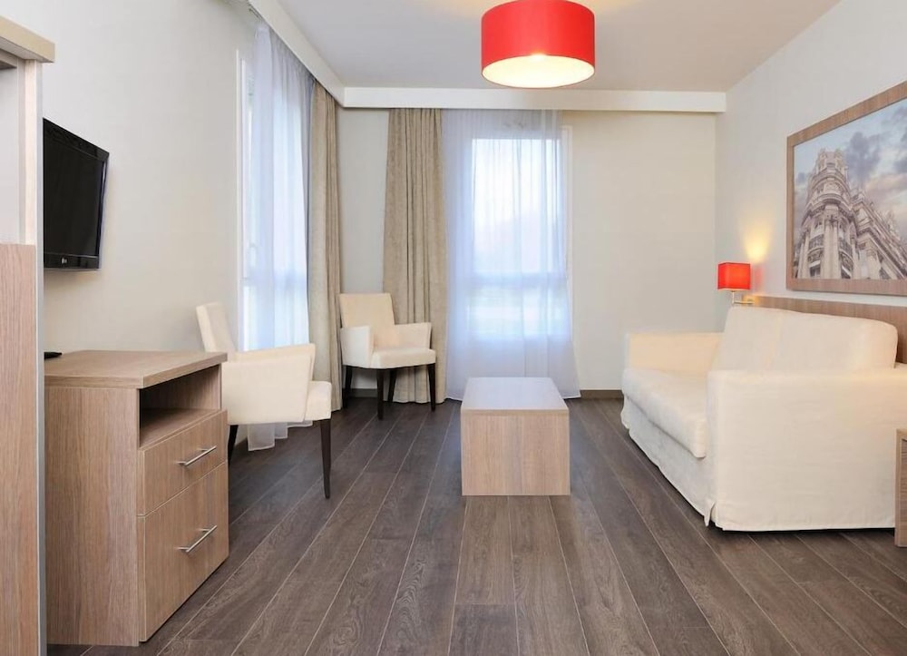 Residhome Paris-Guyancourt 8
