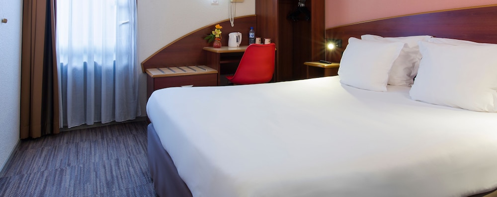 Comfort Hotel Etampes 10