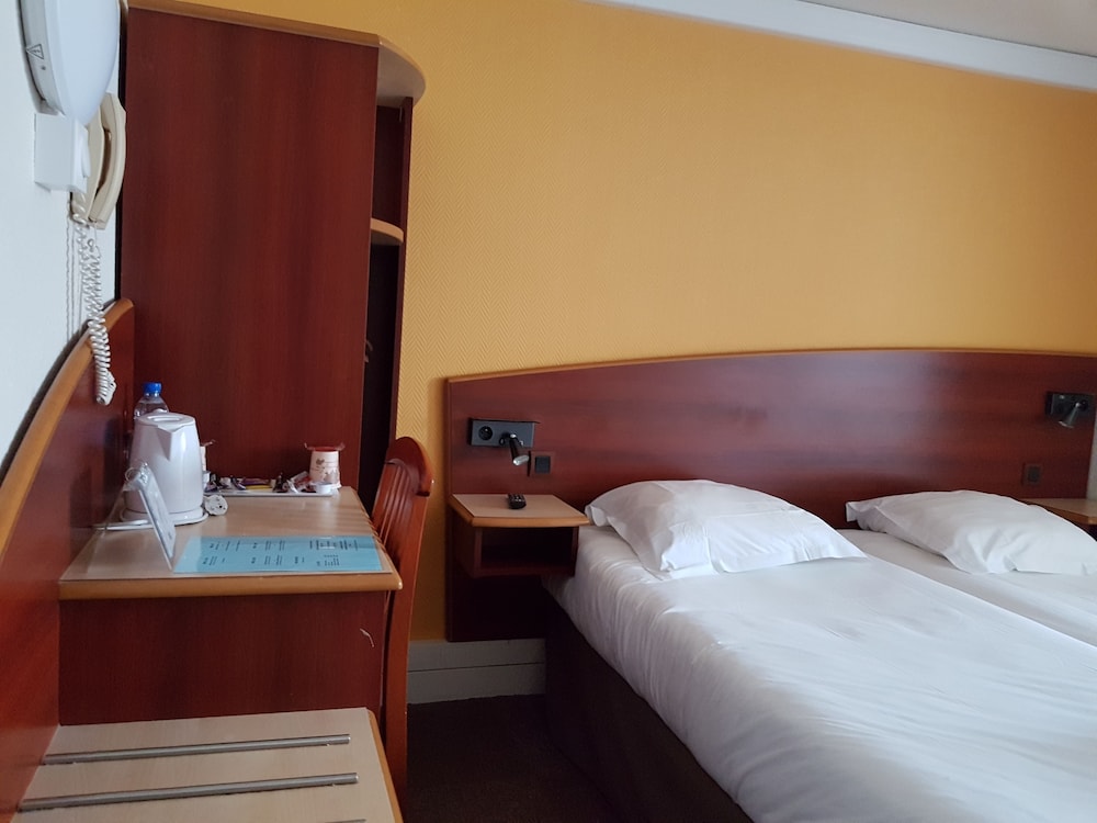 Comfort Hotel Etampes 9