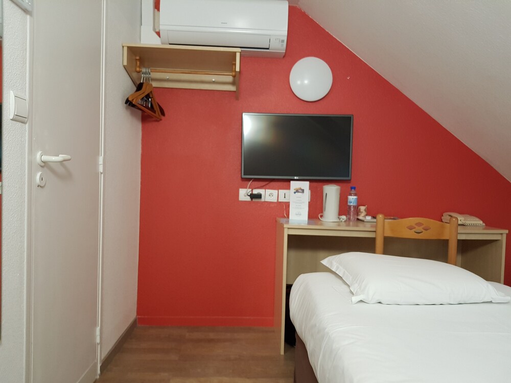 Comfort Hotel Etampes 8