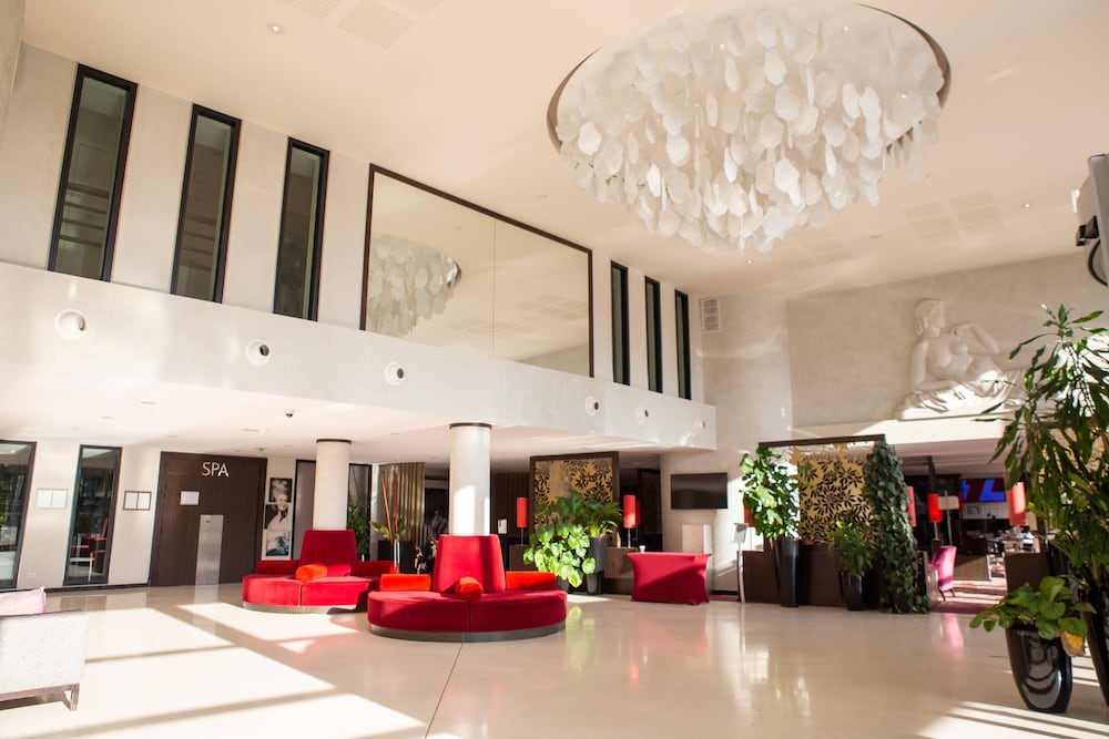 Clarion Paris CDG Airport 4