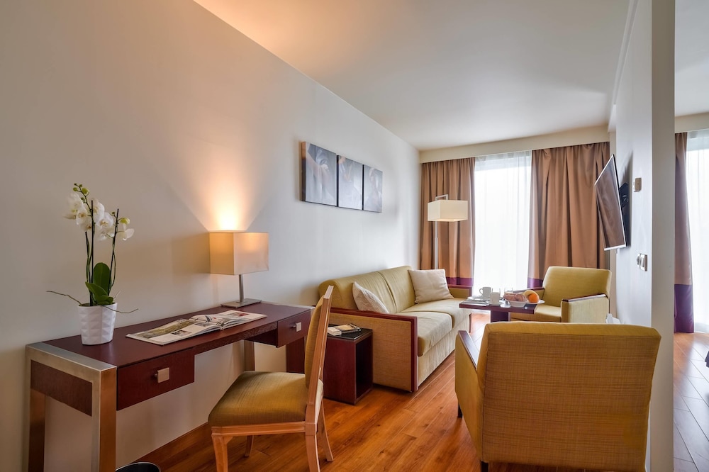 Clarion Paris CDG Airport 21