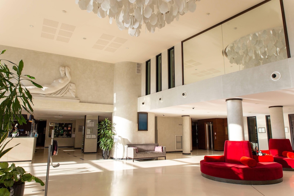 Clarion Paris CDG Airport 5