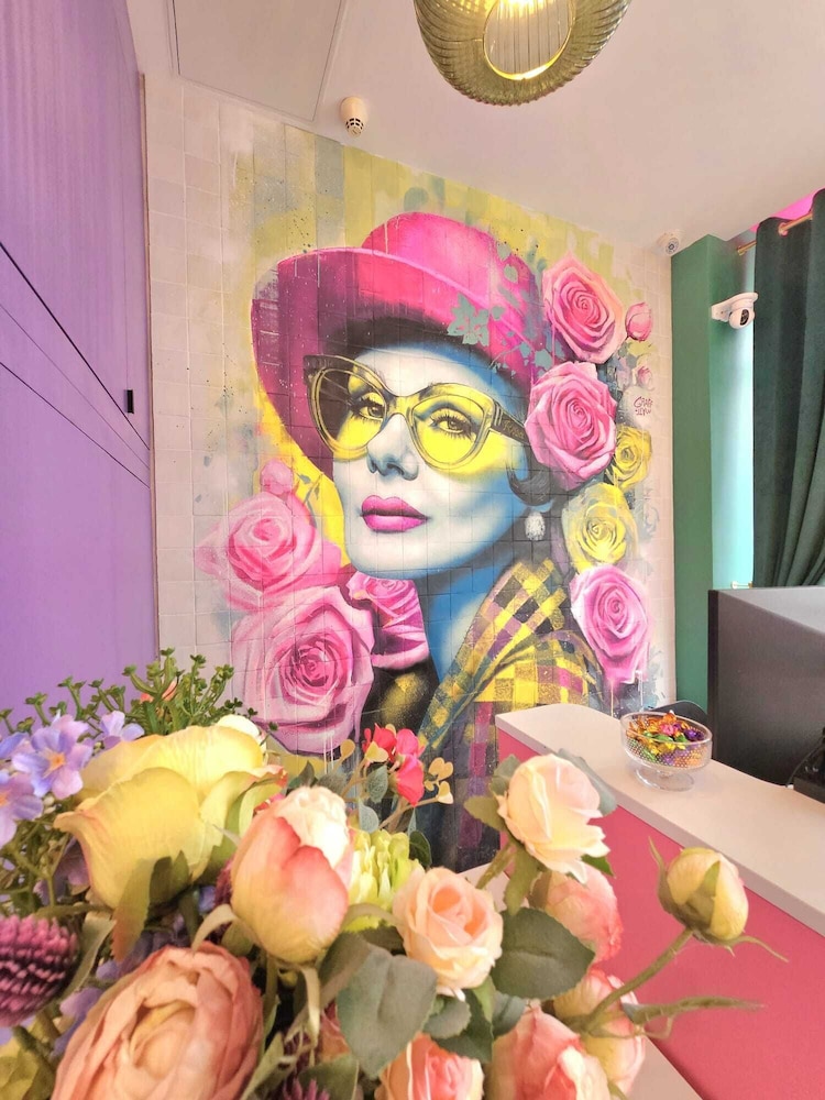 Pink Hotel 9