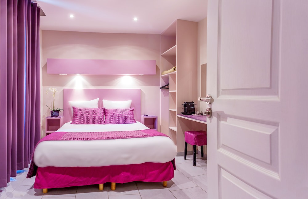 Pink Hotel 23