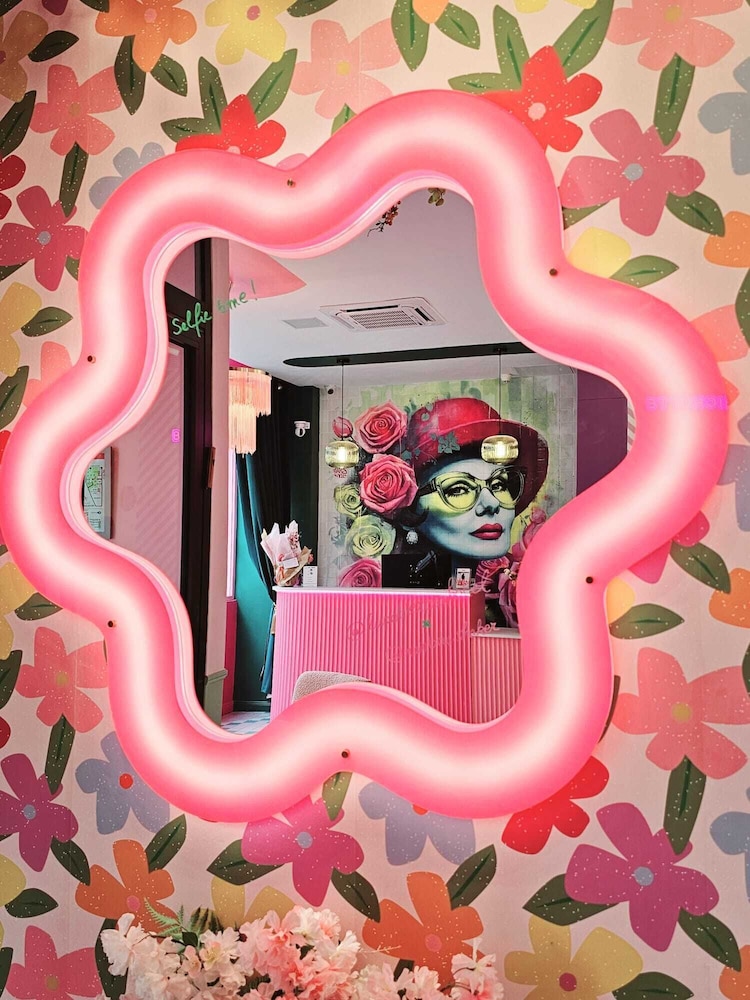 Pink Hotel 6