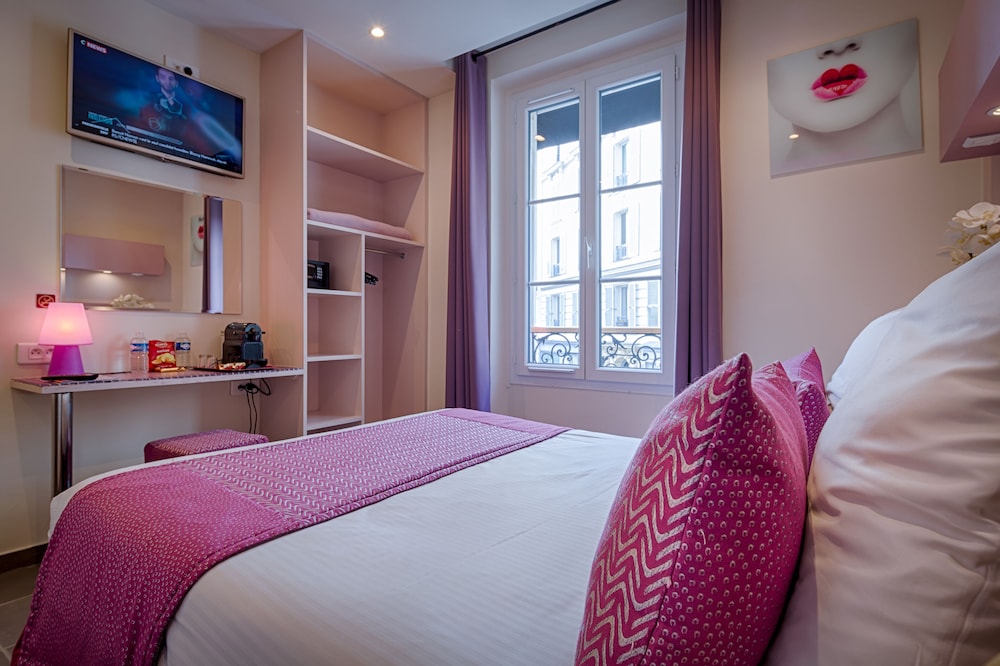 Pink Hotel 17