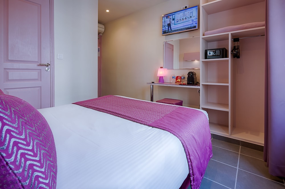 Pink Hotel 15
