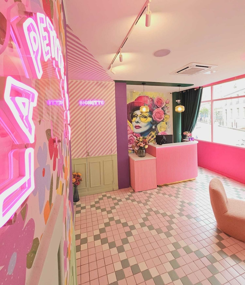 Pink Hotel 7