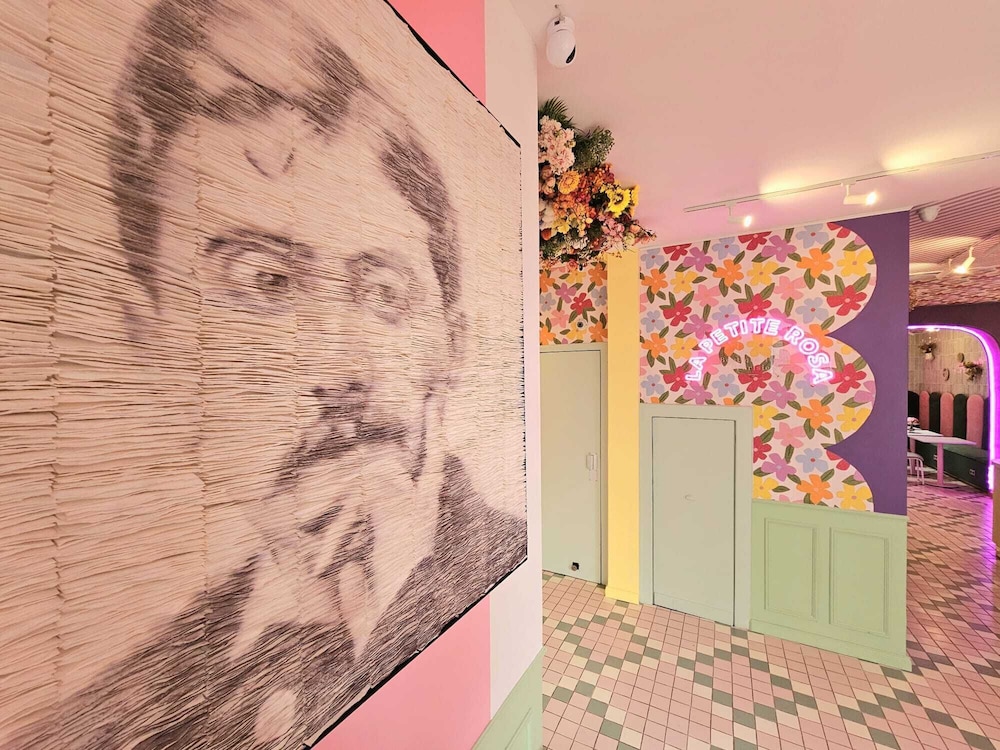 Pink Hotel 10