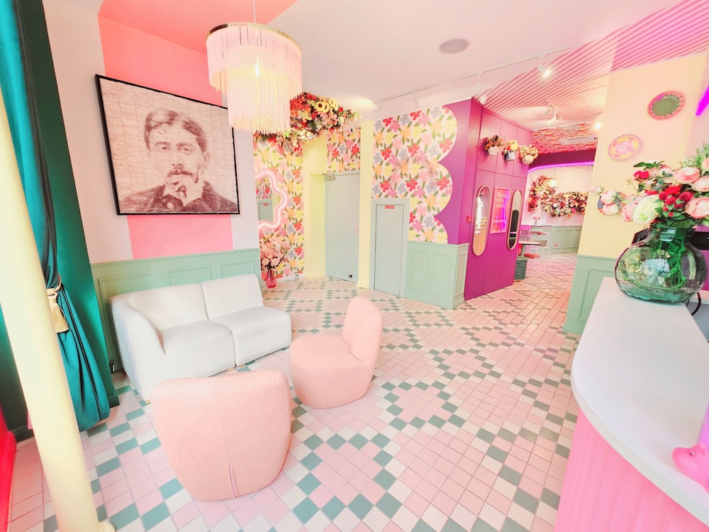 Pink Hotel 11