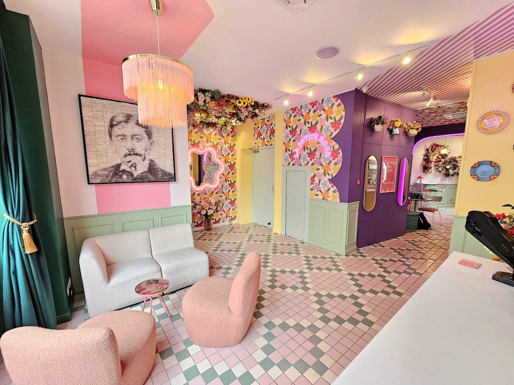 Pink Hotel 8
