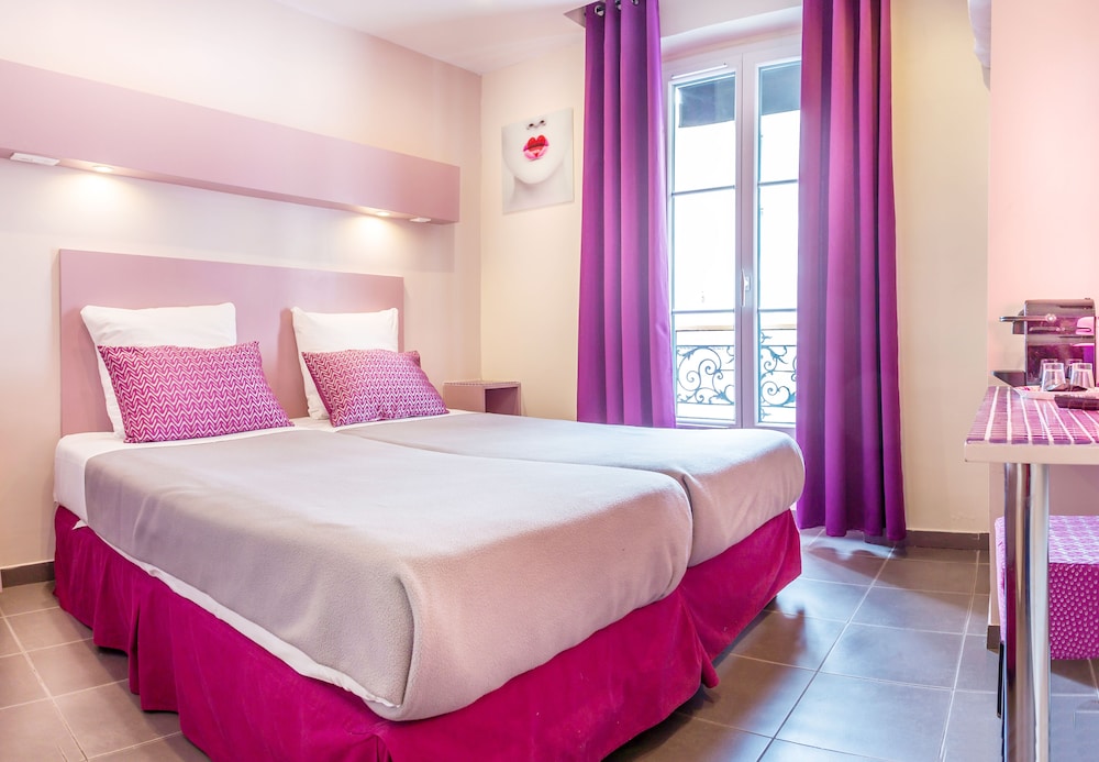 Pink Hotel 24