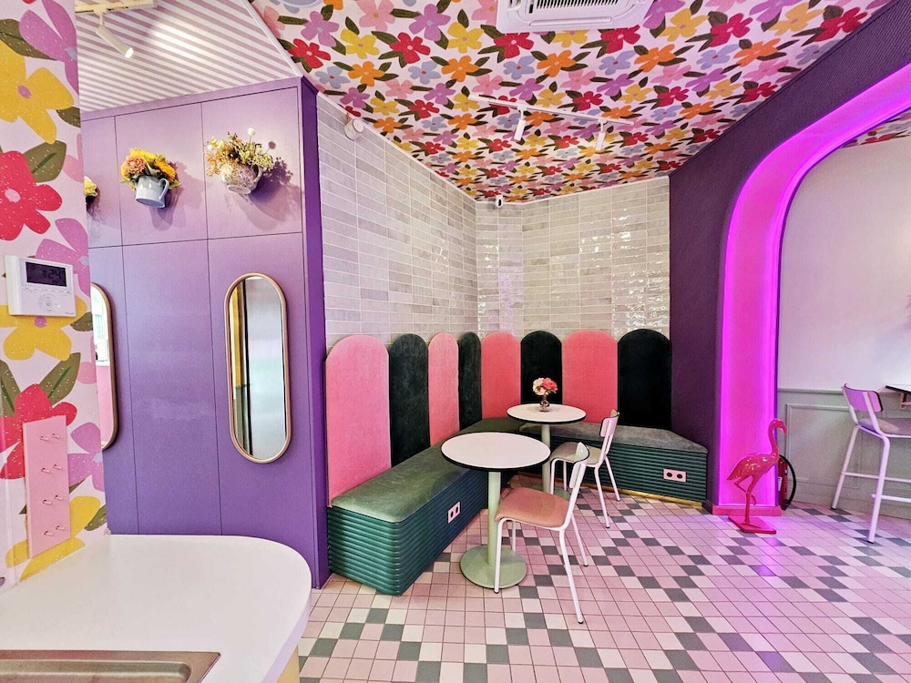 Pink Hotel 13