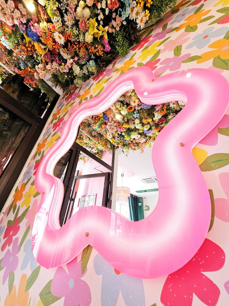 Pink Hotel 2