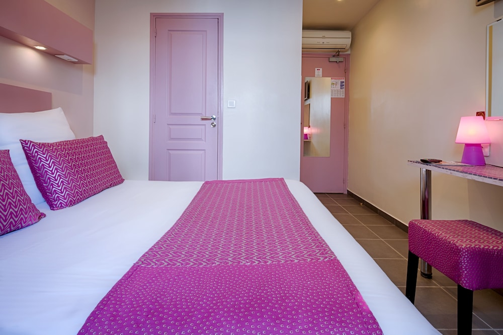 Pink Hotel 14