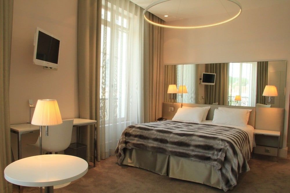Hotel Le Cesar 11
