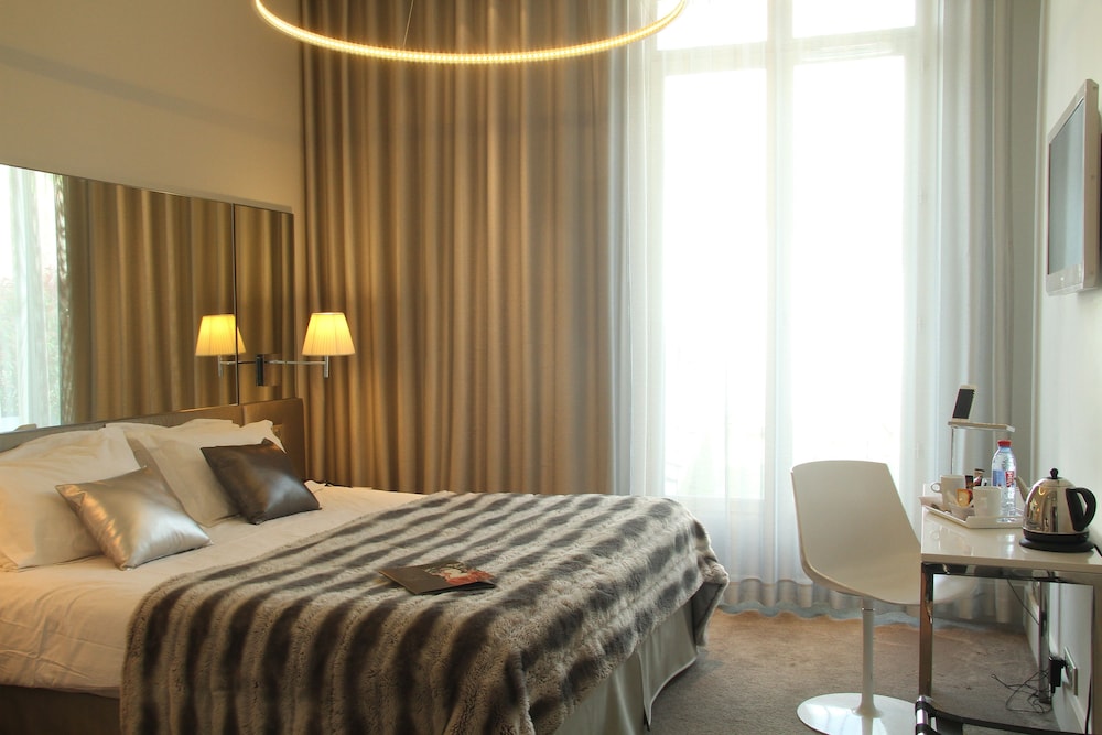 Hotel Le Cesar 5