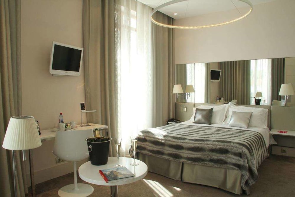 Hotel Le Cesar 12