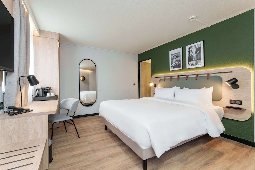 Hotel Campanile Paris 19 - La Villette 1