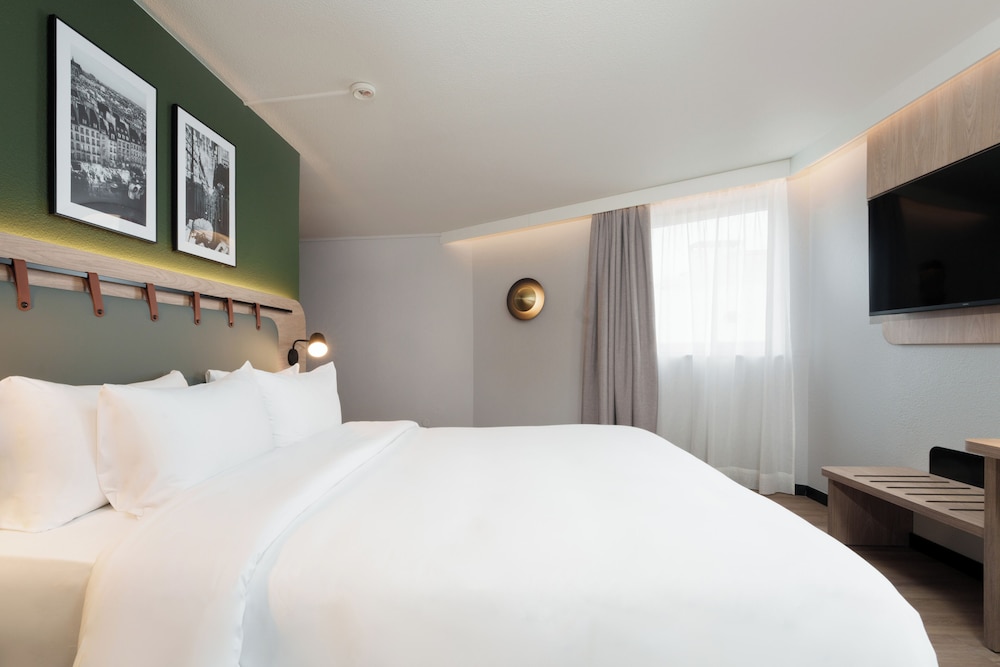 Hotel Campanile Paris 19 - La Villette 8