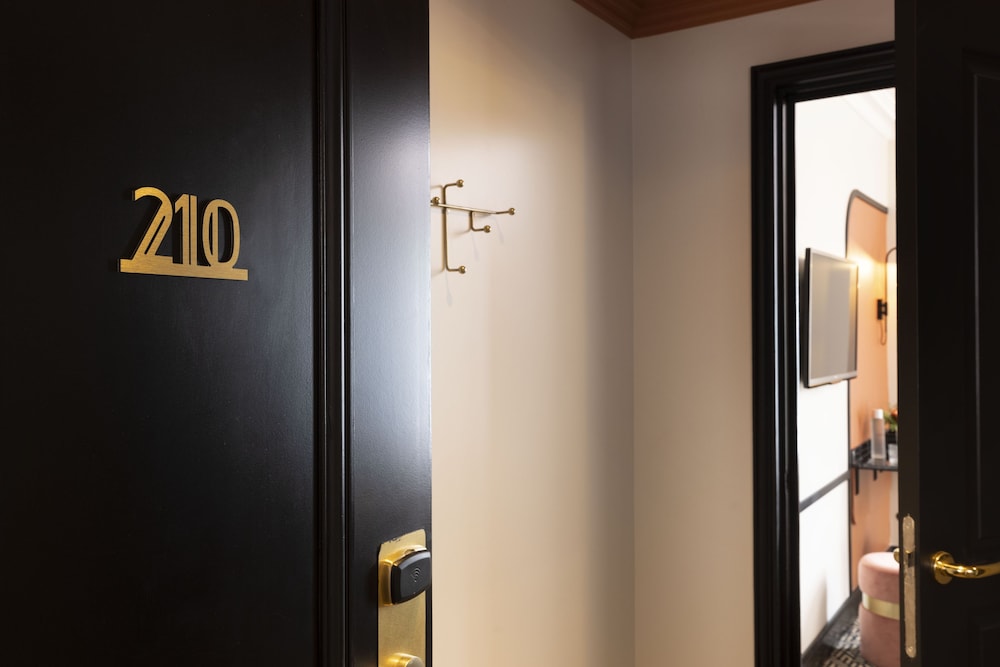 Grand Hotel Chicago 22